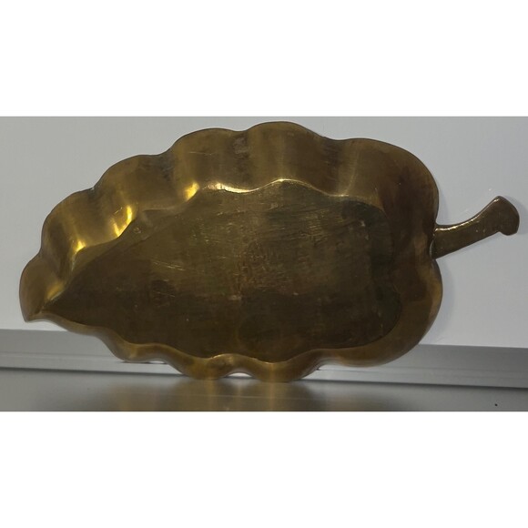 Vintage Solid heavy Brass Leaf Dish Mid Century Modern Catch all Tray, 9" x 5". - Picture 7 of 8